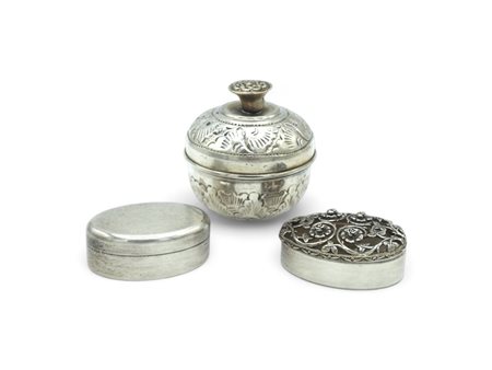 Tre scatoline in argento