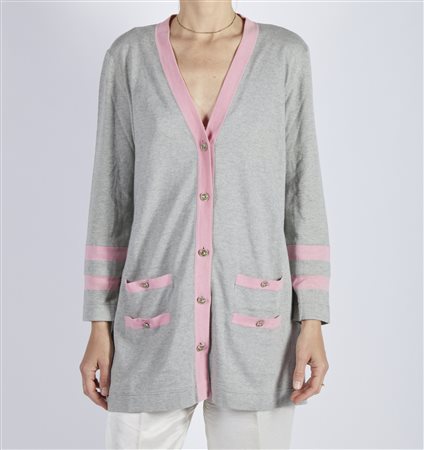 CHANEL - Maglione nei toni del grigio e del rosa.