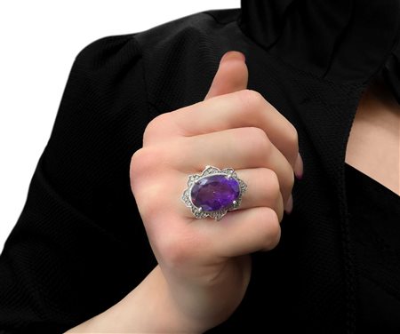 Anello in oro 14 kt e argento con ametista centrale