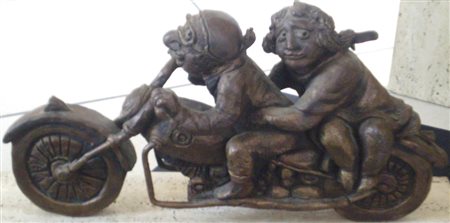 LOMBARDO SALVO - Favara 1948 – MOTOCICLISTI - SCULTURA IN BRONZO cm 36 x 22,...