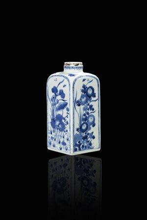 BOTTIGLIA<BR>Bottiglia in porcellana bianca e blu