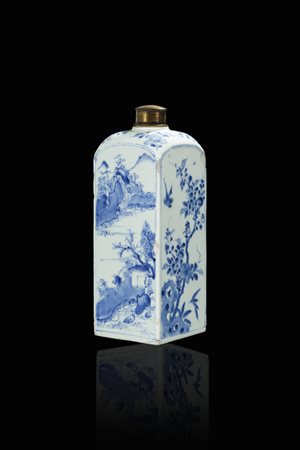 BOTTIGLIA<BR>Bottiglia in porcellana bianca e blu