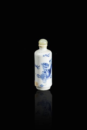 SNUFF BOTTLE<BR>Snuff bottle in porcellana bianca e blu