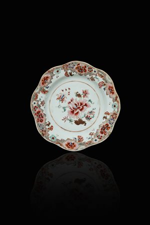 PIATTO<BR>Piatto in porcellana Famiglia Rosa