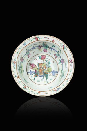 BACILE<BR>Bacile in porcellana Famiglia Rosa