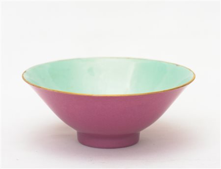 Piccola ciotola Cina, Dinastia Qing, marchio Yongzheng 4 x 10 cm In...