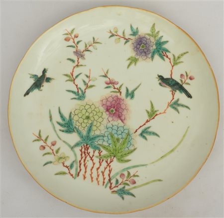 Piatto Cina, tarda dinastia Qing 23 cm diametro In porcellana policroma...