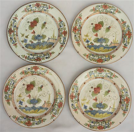 Quattro Piatti Faenza, ultimo IV del XVIII secolo diametro 24,5 cm in...