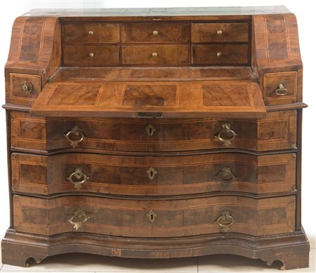 Ribalta Verona, prima metà XVIII secolo 100 x 125 x 60 cm in noce e radice di...