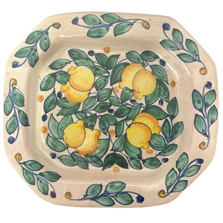 Piatto ottagonale in maiolica policroma decorato con limoni, 70's