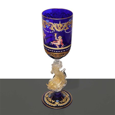 Bicchiere in vetro di Murano con decorazioni in oro su fondo blu, 20° secolo