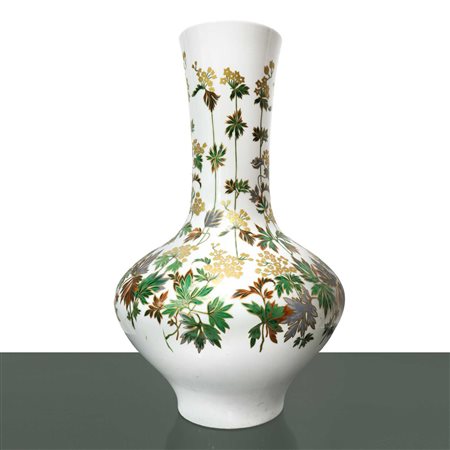 K&A Krautheim Selb Bavaria - Vaso cloisonne in porcellana bianca con decori a foglie verdi e fiori dorati, Metà 20° secolo