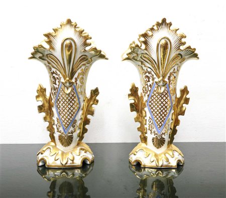 Coppia vasi in porcellana bianca/dorata, Louis Philippe, Fine 19° secolo