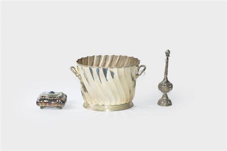 LOTTO DI TRE OGGETTI IN ARGENTO