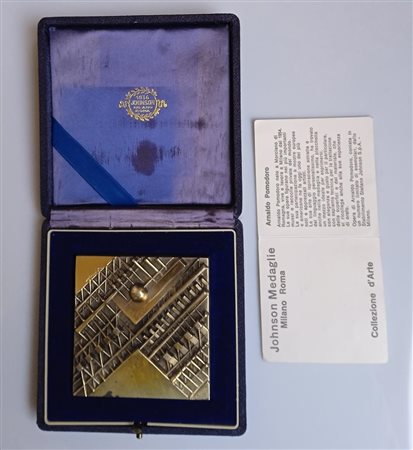 Arnaldo Pomodoro (Morciano di Romagna 1926). Medaglia in metallo argentato. 