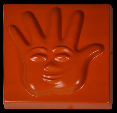 Plumcake (1983) MANO ARANCIO, 2016 vetroresina smaltata, cm 20x20x4 sul...