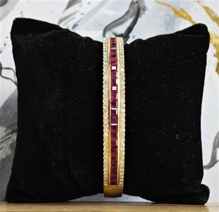 BRACCIALE IN ORO GIALLO CON DIAMANTI E RUBINI...