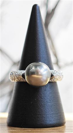 ANELLO IN ORO BIANCO CON PERLA....