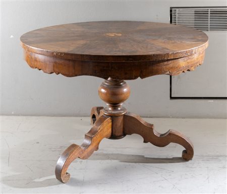 Tavolo di forma rotonda, fine XIX - inizi XX secolo.