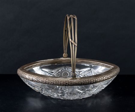 Peter Carl Fabergé (San Pietroburgo 1846 - Losanna 1920), attr,. Cestina in cristallo e argento.