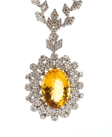  
Girocollo in oro con quarzo citrino e diamanti 
 