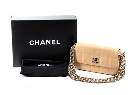 Chanel  
Chanel  
 