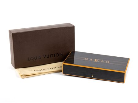 Louis Vuitton  
Louis Vuitton PortaSigari 2008
Legno  