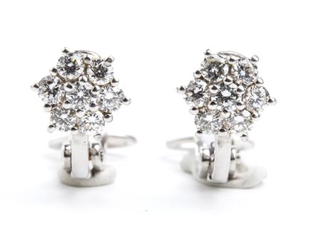  
Orecchini in oro e diamanti 
 