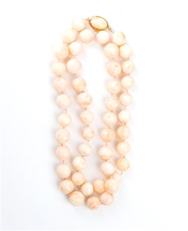  
Girocollo in oro e corallo rosa 
 