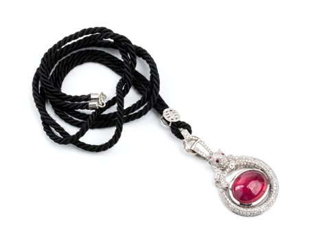  
Girocollo con pendente in oro, diamanti e rubino composito 
 