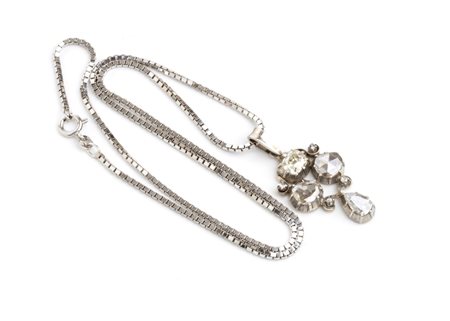 
Pendente in oro argento e diamanti con catena in oro bianco Fine XIX secolo
 
