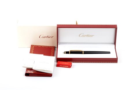 CARTIER  
Penna stilografica nera con pennino in oro 18k 
 