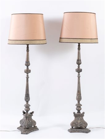 Coppia candelabri in bronzo trasformate in lampade a piantana.
