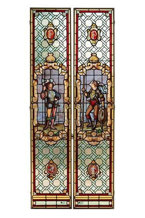 Coppia di vetrate con vetri piombati e decorati con figure di militi in armi in riserve sormontate da blasoni anagramma FP. Manifattura del Nord Europa, primi anni del XX secolo   