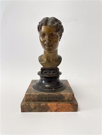 Scultura raffigurante volto femminile su base di marmo   Vincenzo Gemito