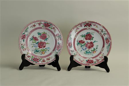A set of porcelain famile rose plates with floral decoration. China,...