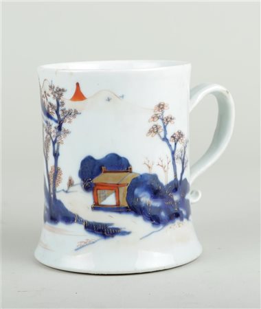 A porcelain beer mug with Imari decoration. China, Kangxi. Light edge...