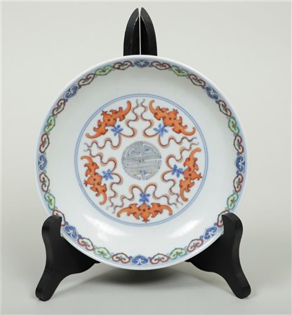 A porcelain Doucai bowl, marked Qianglong. China, 20th century.Diam. 16 cm.