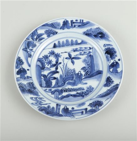 A porcelain plate with transition decor. Japan, 17th centuryDiam. 21,5 cm.