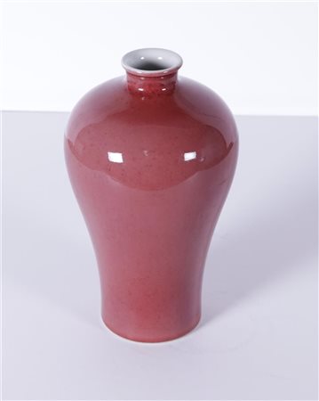 A sang de boeuf meiping vase, marked Qianglong. China, 20th century.H. 24 cm.