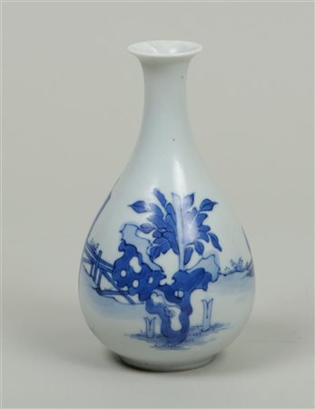 A porcelain bottle-shaped vase decorated with lilies in a garden. China,...