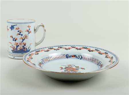 A lot consisting of a beer mug and a plate with Imari decoration. China, 18th...