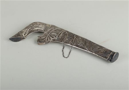 A filigree silver Badik. Indonesia, 20th century. 82 gramsL. 20 cm.