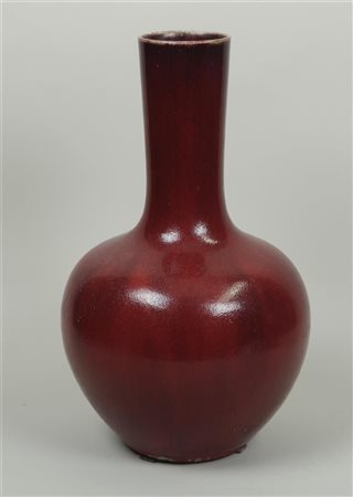 A large sang de boeuf pipe vase. China, 18/19th century.H. 44 cm.