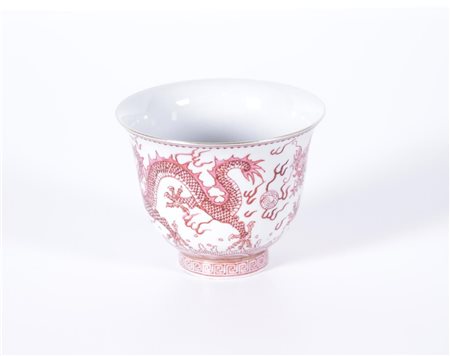 A porcelain cup with dragon decor, marked Guanxu. China, 19/20th century.H. 7...