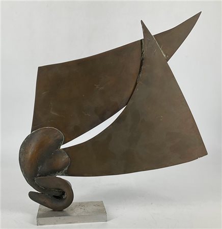 Giacomo Benevelli "Senza titolo" 1977
scultura in bronzo e metallo su base in ac