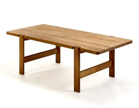 Tavolo basso in legno massello, produzione nord europea. Anni '60/'70. (cm 150x