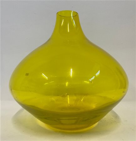 Manifattura europea Grande vaso a goccia in vetro soffiato trasparente giallo. A