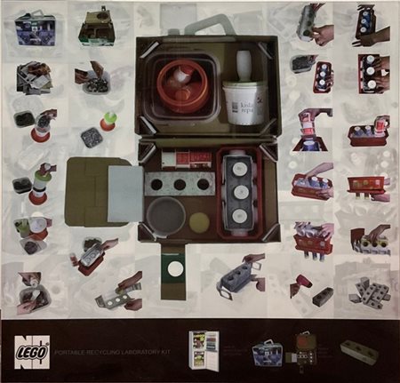 Saso Sedlacek  "NO LEGO" Opera luminosa illustrante un kit di laboratorio di riciclaggio per la produzione di mattoni di carta. Slovenia, 2007. (cm 140x140x12,5) (lievi difetti)
