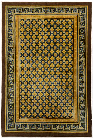 Tappeto Nepal, recente manifattura. Decoro a griglia nei toni dell'azzurro, blu